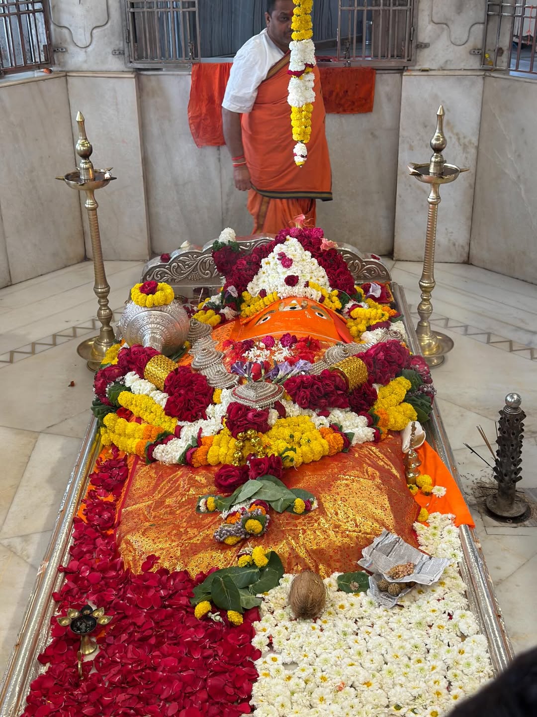 Prajakta gaikwad temple visit photos