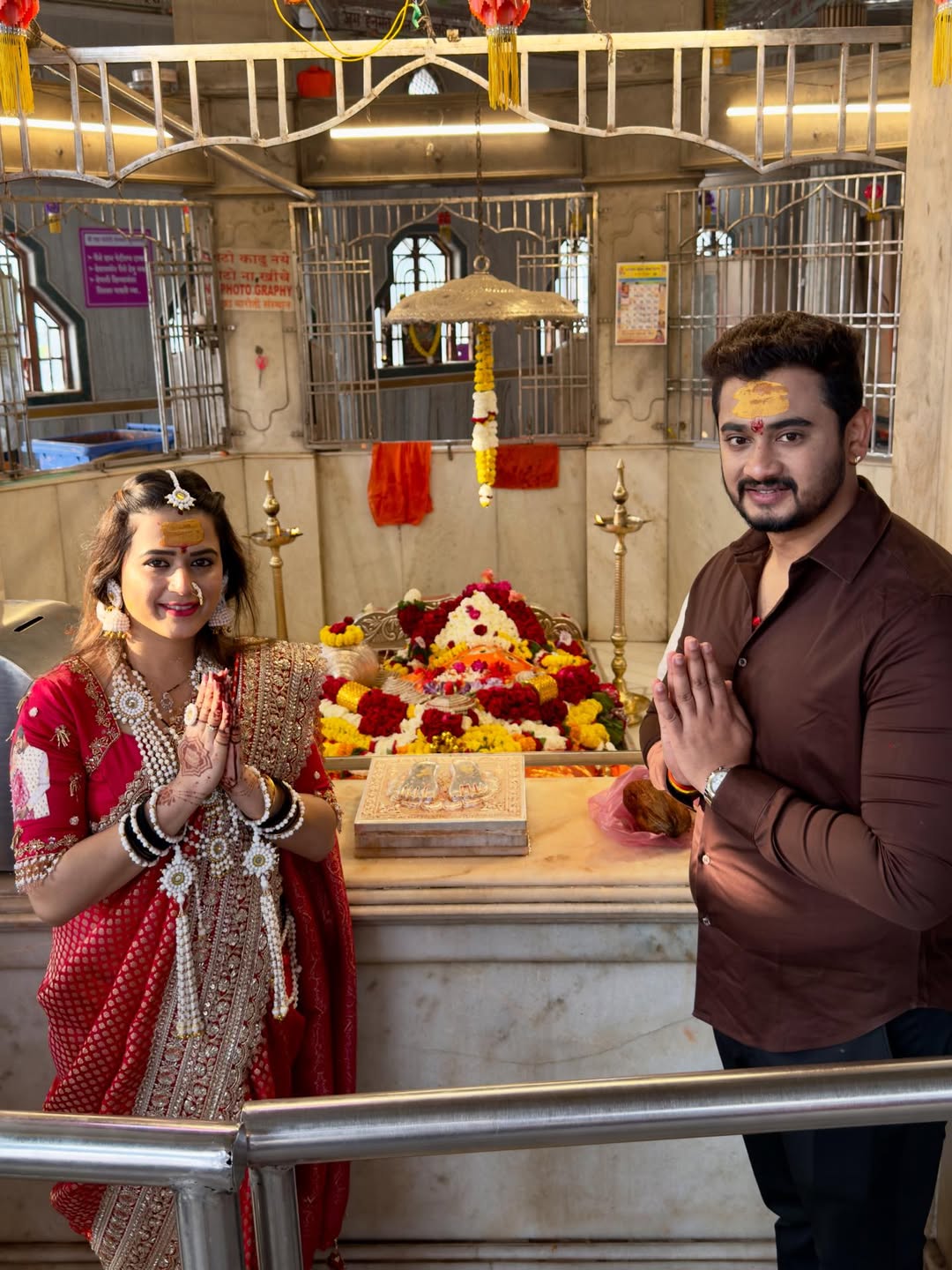 Prajakta gaikwad temple visit photos