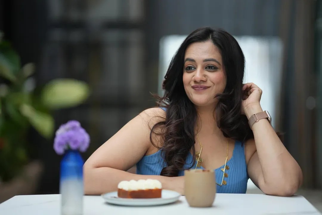 Spruha Joshi new haircut photos