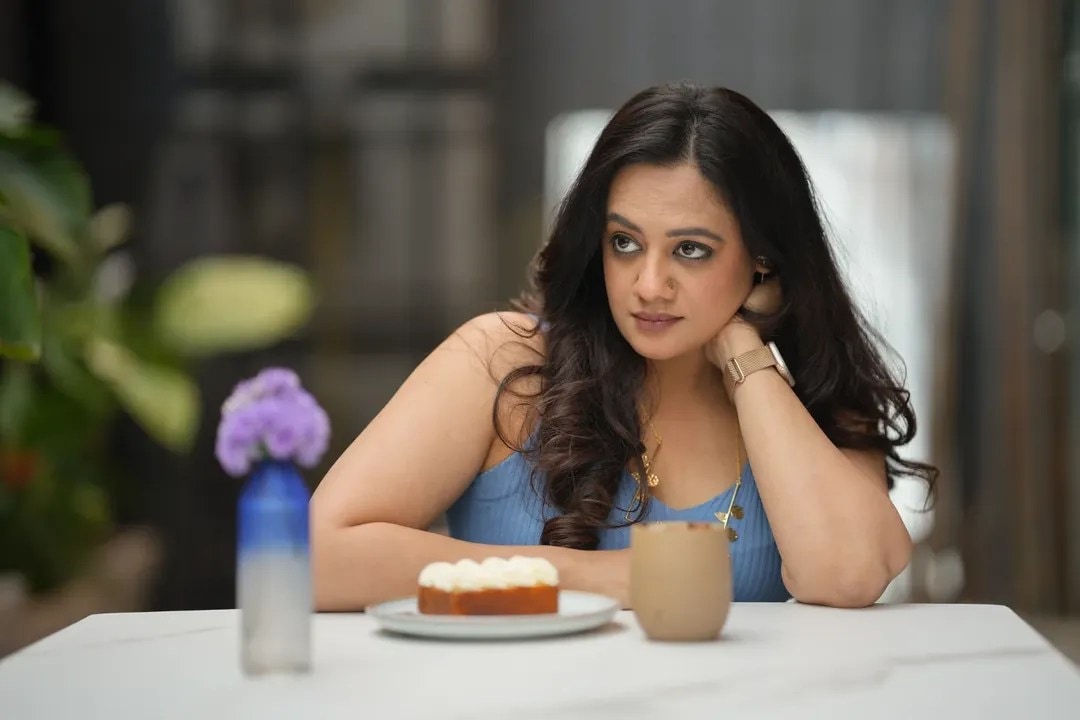 Spruha Joshi new haircut photos