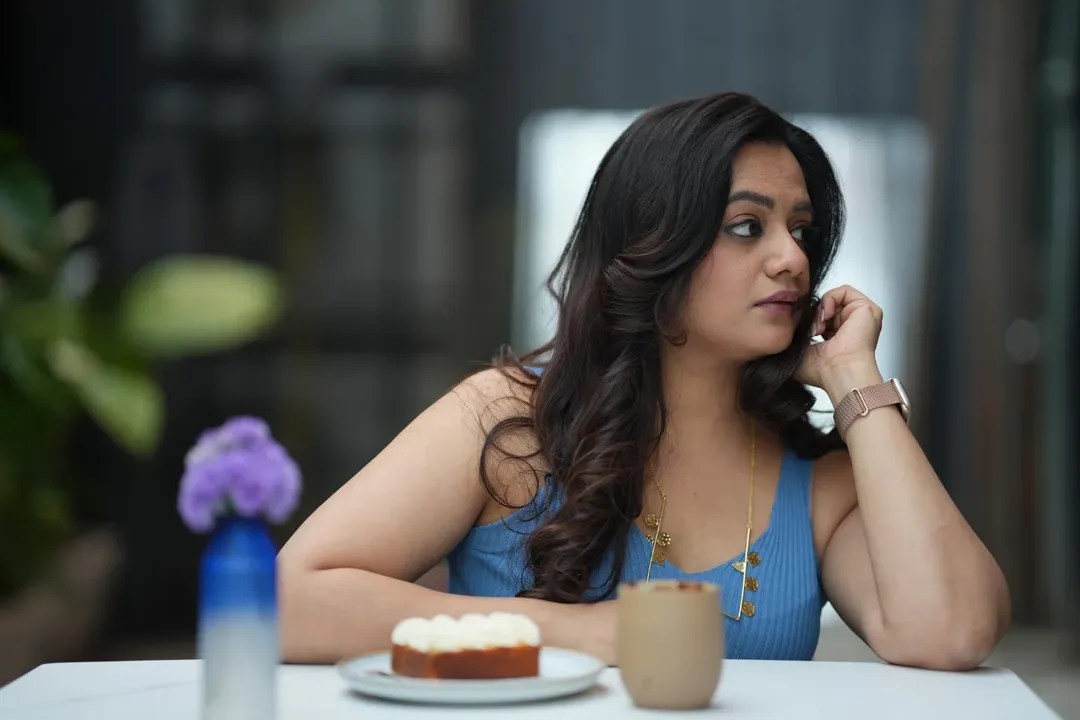 Spruha Joshi new haircut photos