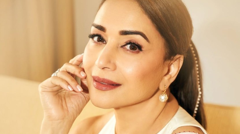 दरम्यान, काही दिवसांपूर्वीच माधुरीने मिसेस देशपांडे या वेब सीरिजमधून ओटीटीमधून पदार्पण केले. (सर्व फोटो सौजन्य: माधुरी दीक्षित इन्स्टाग्राम)