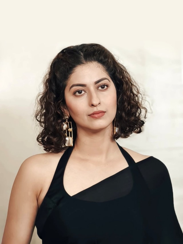 Abhidnya Bhave Black Saree Look