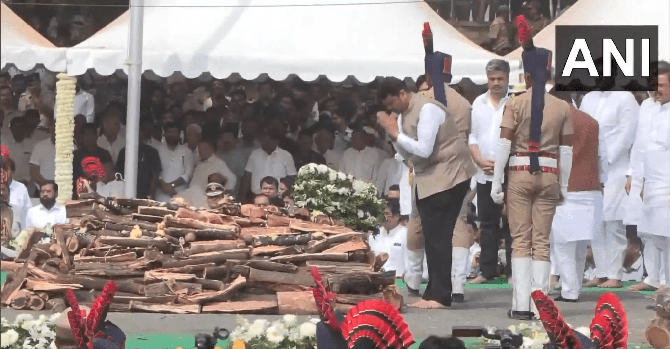 Ajit Pawar Funeral Last Rites Photos