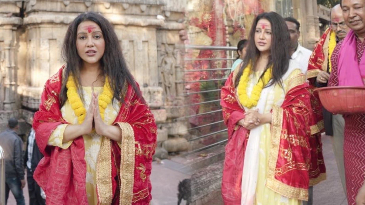 Amruta Fadnavis At Maa Kamakhya Temple Guwahati Assam