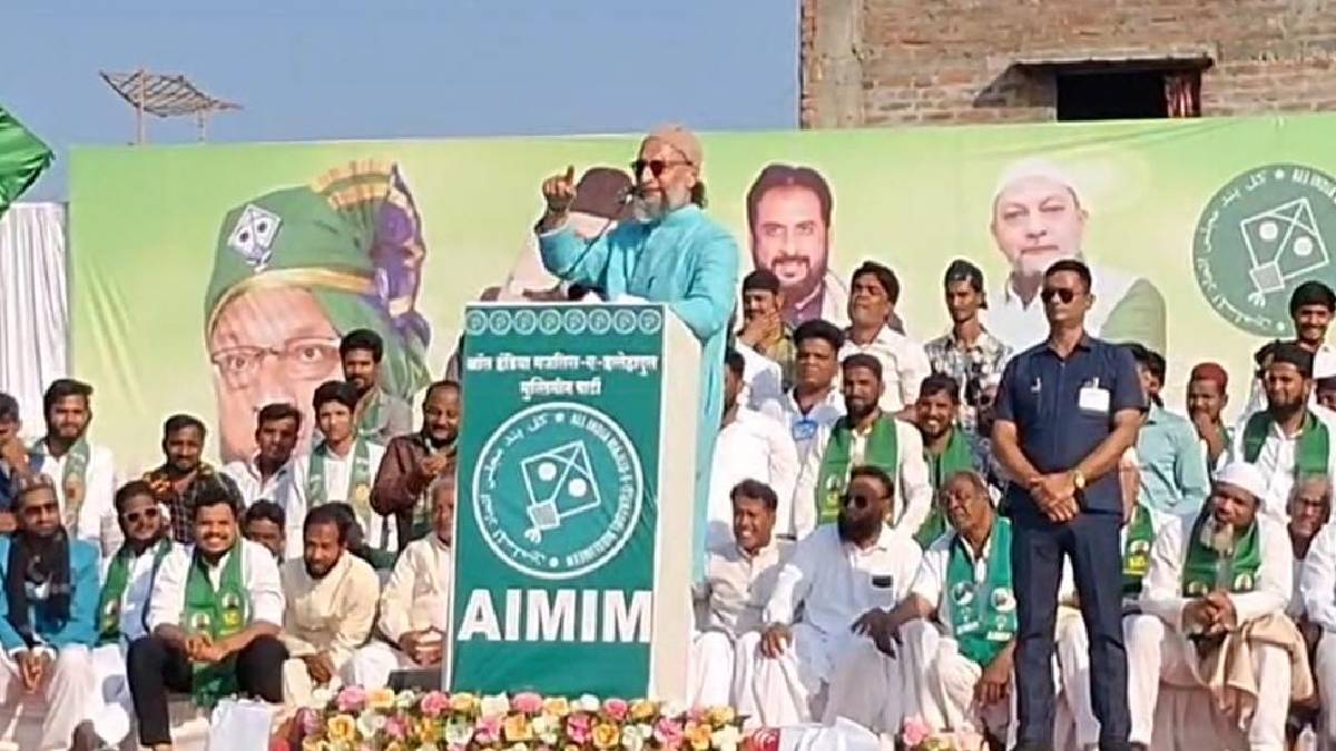 Owaisi strongly attacks opponents in Akola Municipal Corporation campaign