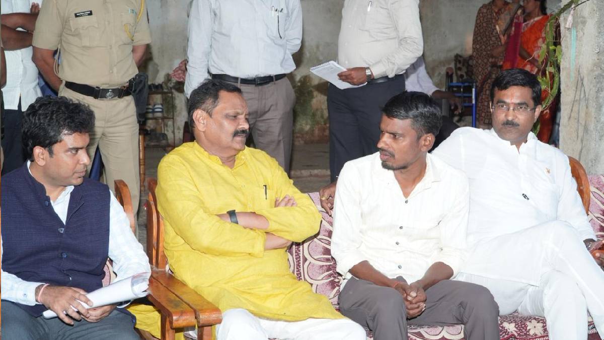 Guardian Minister Prof. Ashok Uike met Roshan Kule, a victim of the kidney case