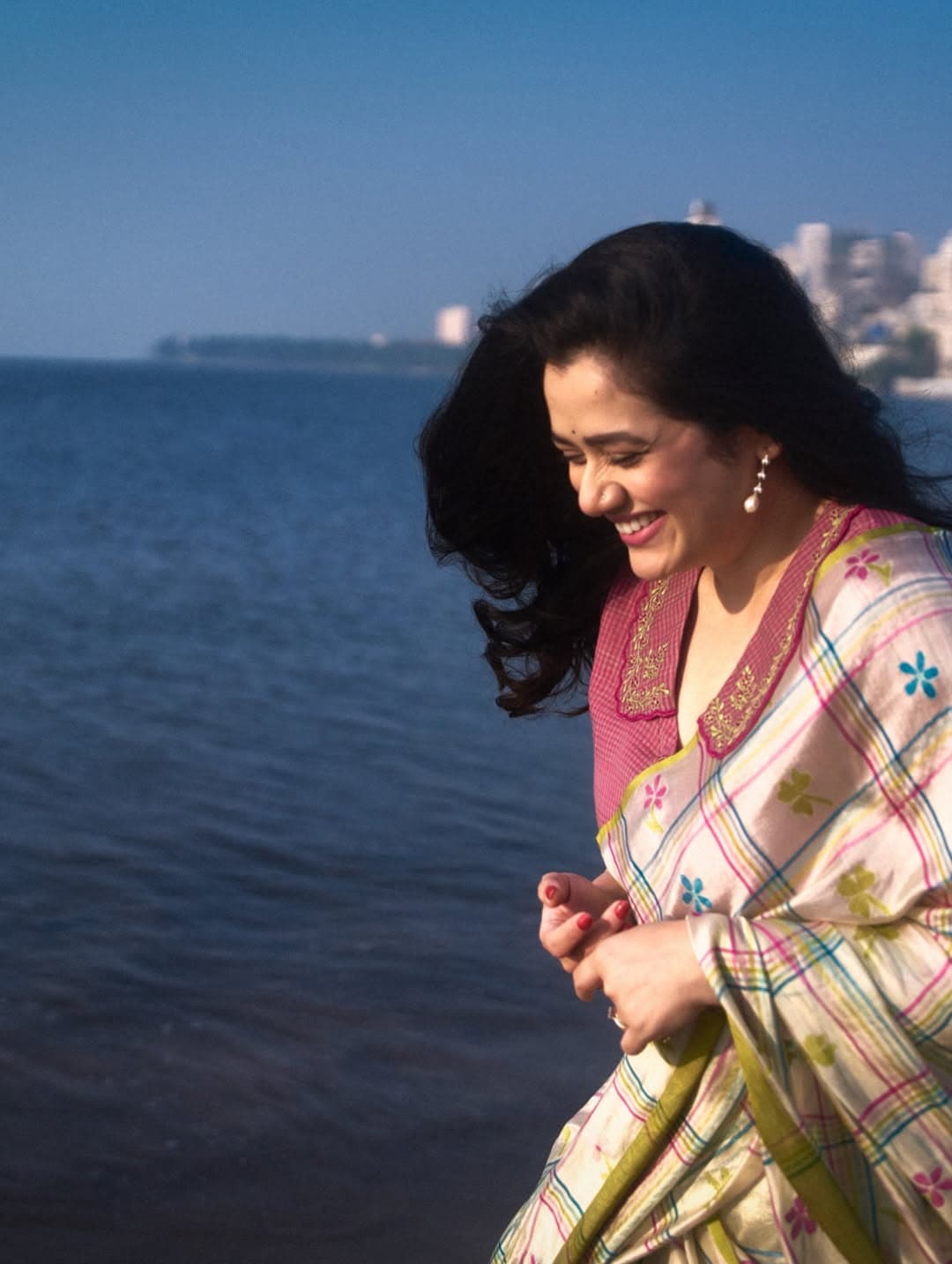 Girija Oak Godbole Black Kurta Look