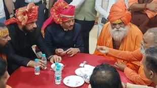 trimbakeshwar saints withdraw protest after meeting kumbh minister girish Mahajan nashik