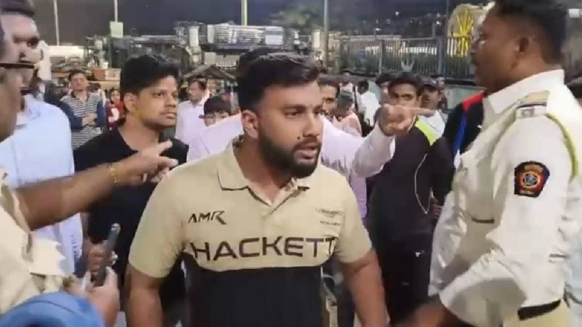 Kalyan traffic policeman beaten hooliganism political activist corporators kdmc