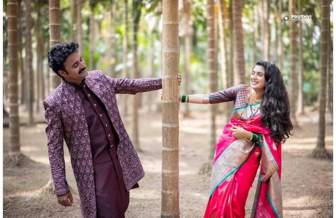 Kiran Gaikwad Vaishnavi Kalyankar Romantic Photos