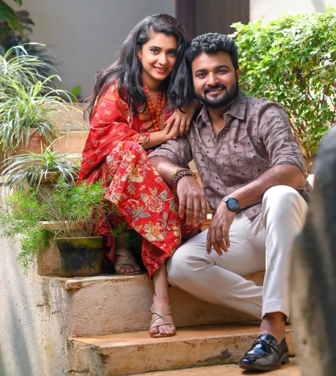 Kiran Gaikwad Vaishnavi Kalyankar Romantic Photos