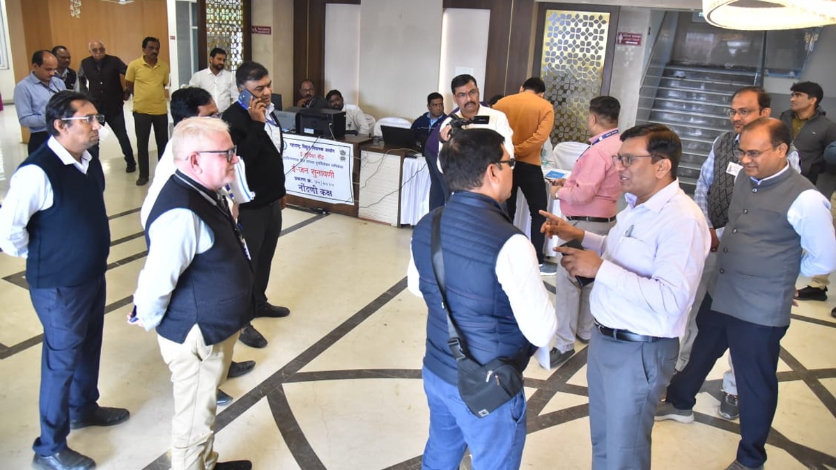 Hearing on the 'MERC' electricity issue in Nagpur, many were not allowed to speak