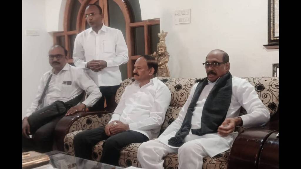 ’जी राम जी’च्या विरोधात ’मनरेगा बचाव संग्राम’ - काँग्रेसचे ज्येष्ठ नेते माणिकराव ठाकरे (छायाचित्र - लोकसत्ता टीम) ’जी राम जी’च्या विरोधात ’मनरेगा बचाव संग्राम’ - काँग्रेसचे ज्येष्ठ नेते माणिकराव ठाकरे (छायाचित्र - लोकसत्ता टीम)