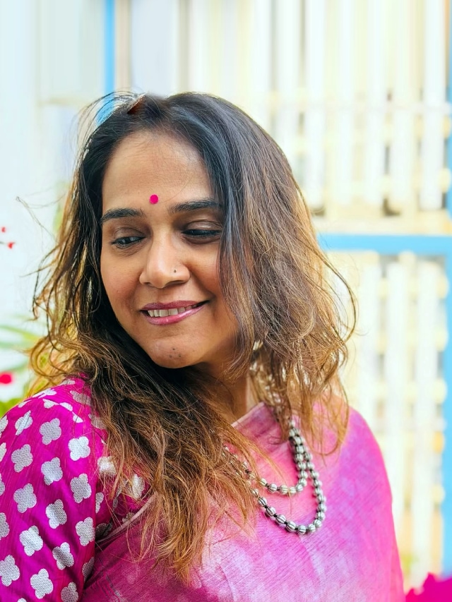 Manjiri Oak Pink Saree Look Reel