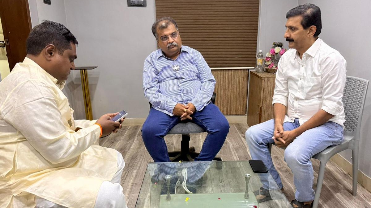 Ambernath Municipal Council BJP Shiv Sena Alliance Talk Balaji Kinikar Ravindra Chavan Walekar