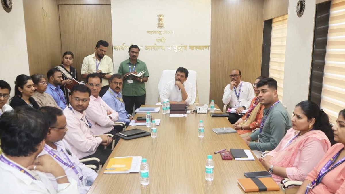 Prakash Abitkar Maharashtra Health Minister directives Jan Arogya Yojana hospitals MJPJAY PMJAY patient treatment mandatory mumbai