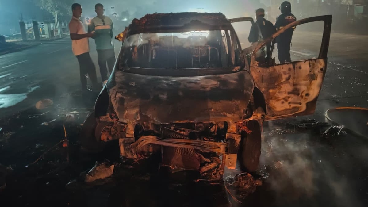 Mumbai Goa Highway Car Fire Incident Khed Chiplun