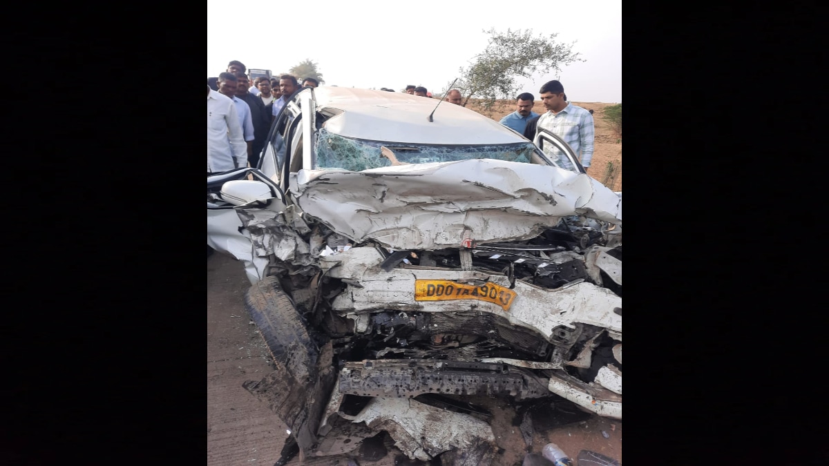 nashik dindori road car collision four dead eight injured