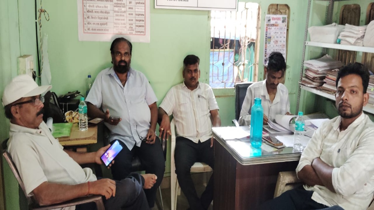 Sindhudurg Dodamarg Wild elephant free movement Farmers protest Karnataka border threaten