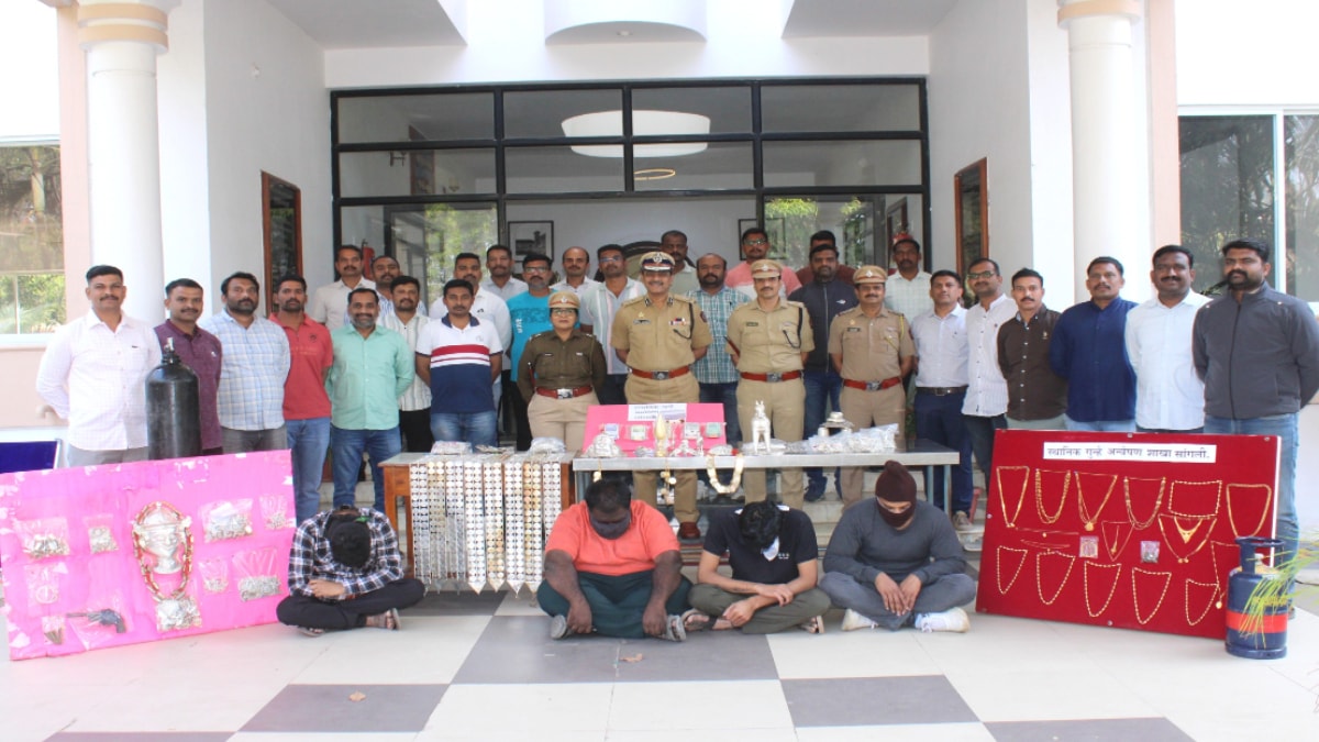 Sangli District Bank Locker Robbery Case Solved Atpadi Theft Police LCB Recovery Uttar Pradesh Gang Assets Seized