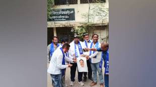 Malegaon, Jode Maaro movement, Girish Mahajan, मालेगाव कार्यकर्ते, गिरीश महाजन, जोडे मारो आंदोलन,