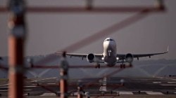 Mumbai Ahmedabad Flight: मुंबईहून अहमदाबादसाठी उड्डाण केलेल्या विमानाचे लँडिंग दोनदा अपयशी, १५ ते २० मिनिटे चालला थरार