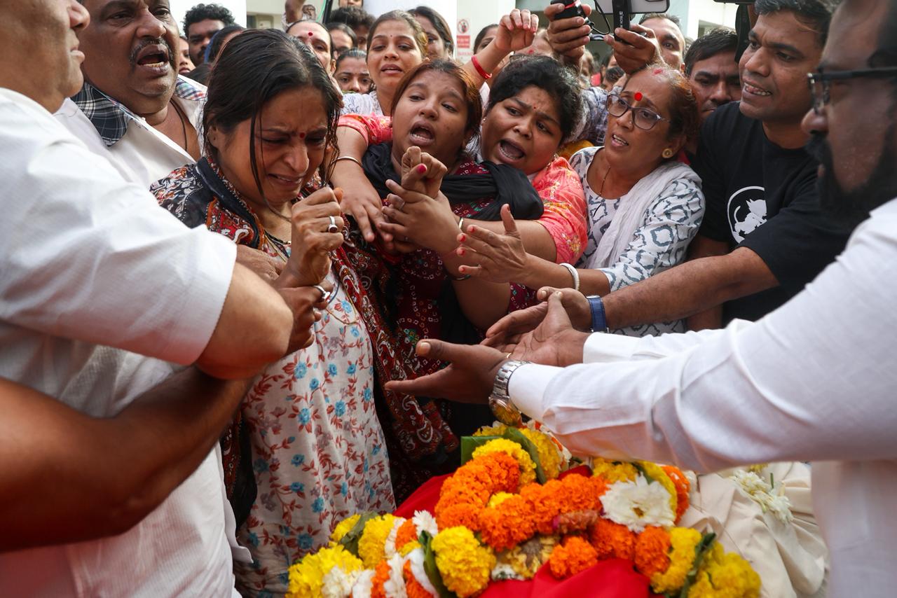 Plane Crash Pinki Mali Last Rites Funeral