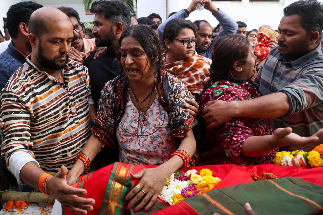 Plane Crash Pinki Mali Last Rites Funeral