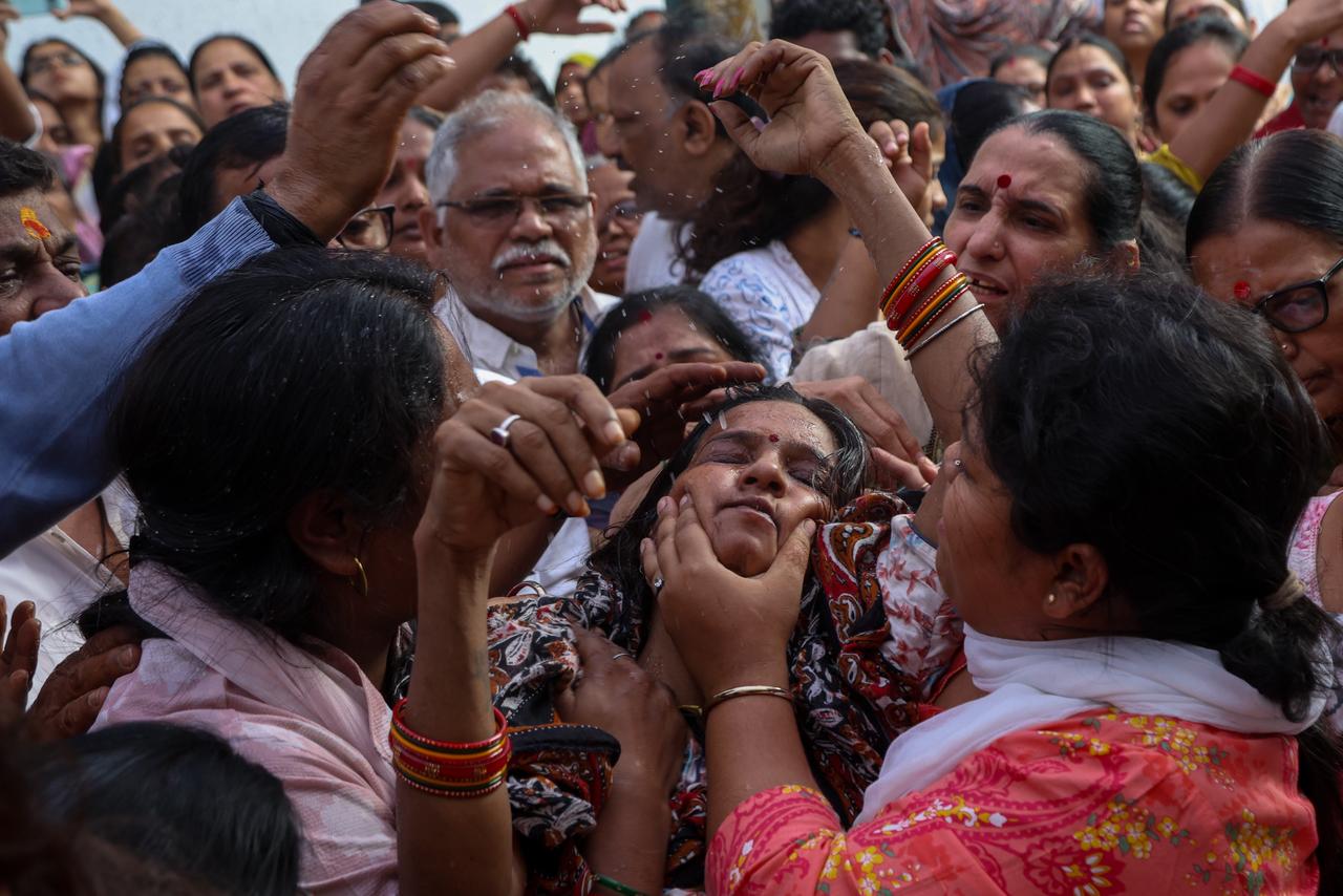 Plane Crash Pinki Mali Last Rites Funeral