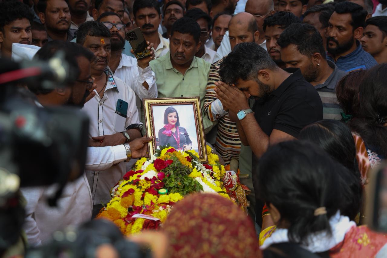 Plane Crash Pinki Mali Last Rites Funeral