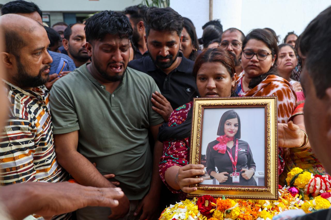 Plane Crash Pinki Mali Last Rites Funeral