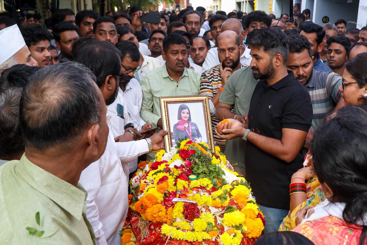 Plane Crash Pinki Mali Last Rites Funeral