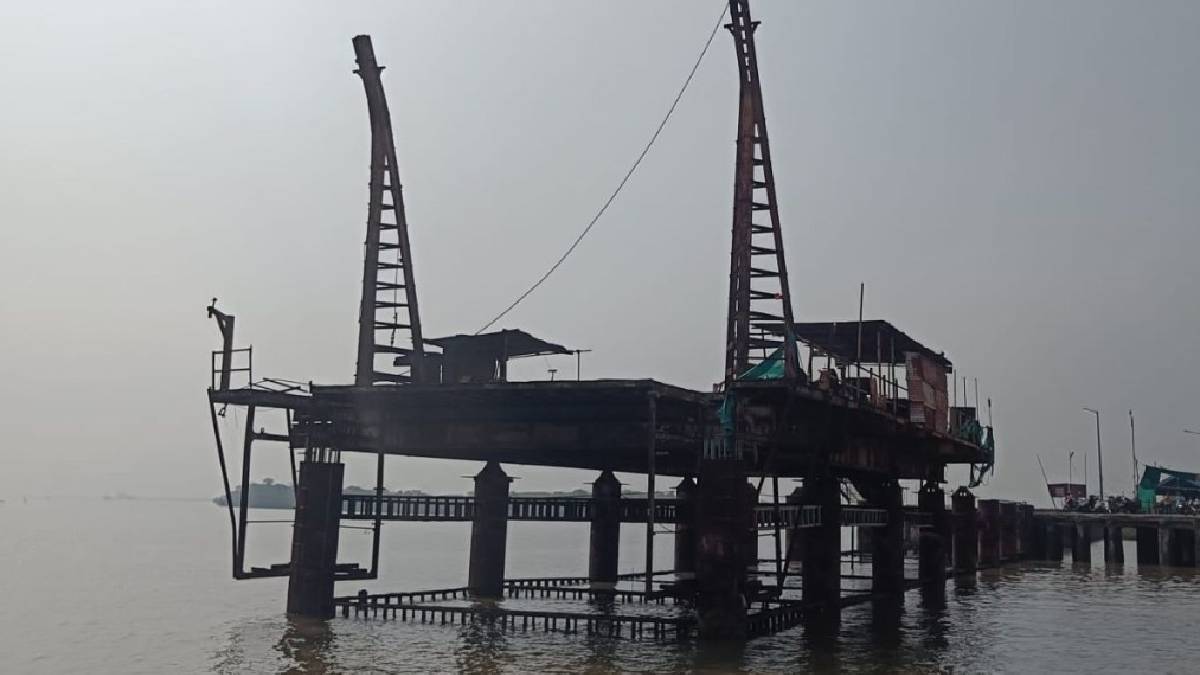 raigad district Revas Karanja Ro-Ro work delayed