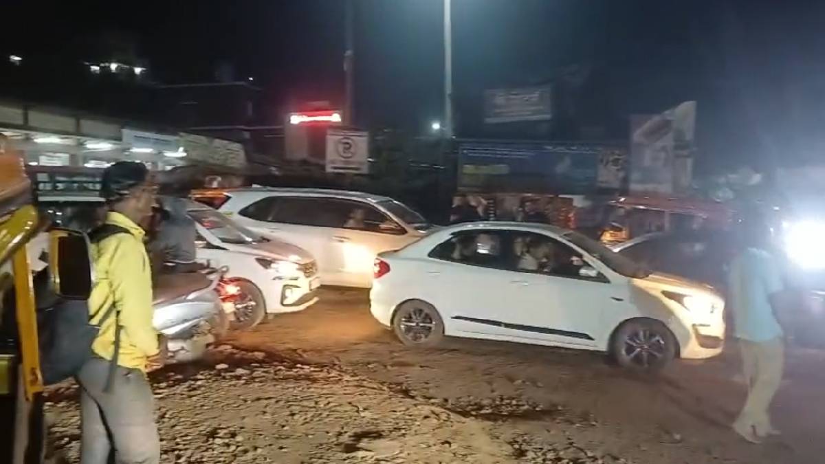 Major traffic jam Mumbai Goa highway Sangameshwar stalled work on Sonavi bridge