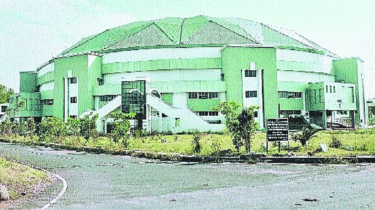 why maharashtra govt returned sports complex control to mlas after complaints print