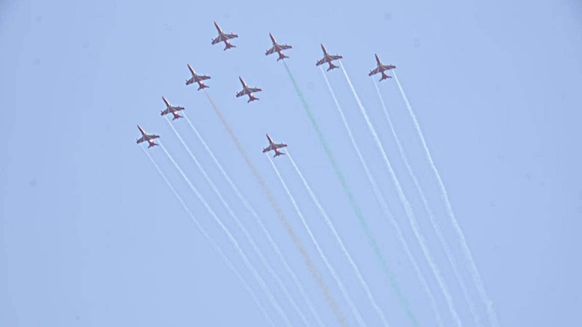 Thrilling coordination of nine aircraft of Surya Kiran Sangh in the skies of Nashik