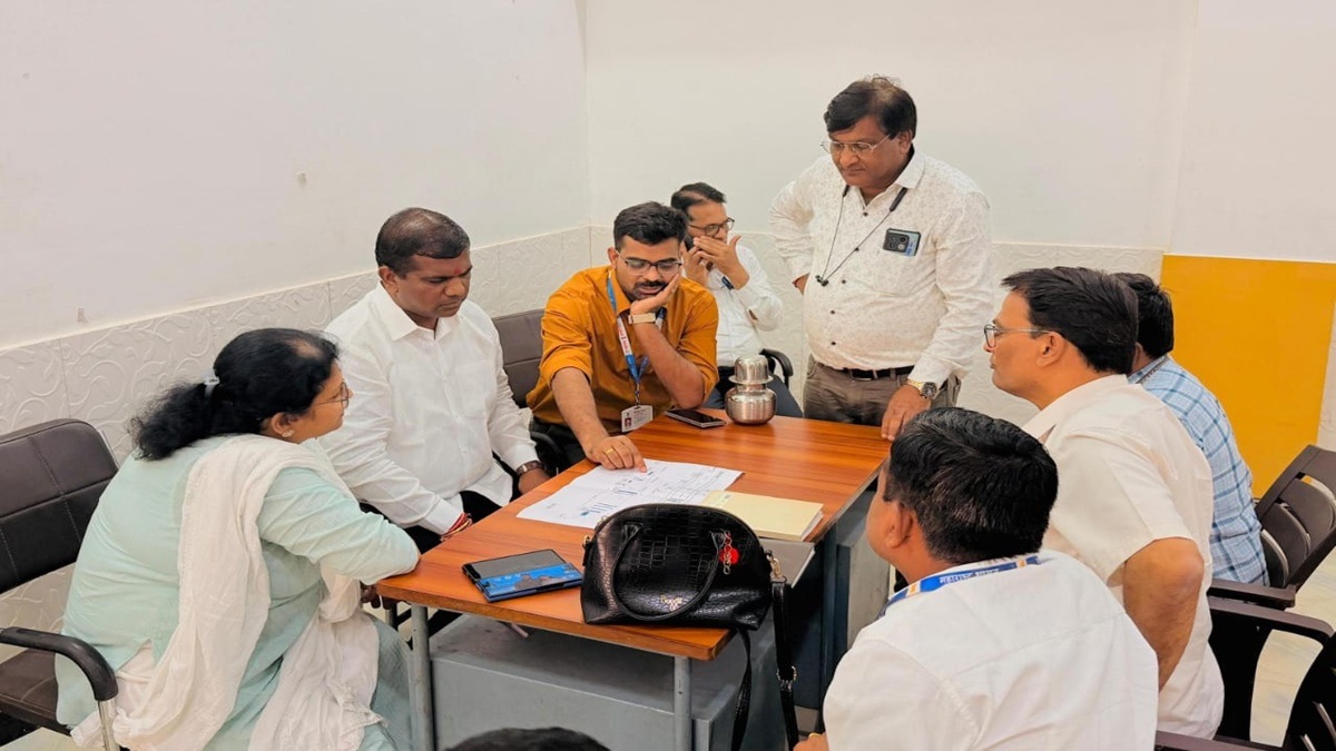 Chiplun highway expansion, Mumbai Goa highway project, Umesh Sakpal mayor role, Boudhawadi underpass demand, Chiplun road construction delay, Mumbai Goa highway update, local infrastructure Chiplun , Chiplun waste project route, highway construction halt Maharashtra, Chiplun transport planning, मुंबई गोवा महामार्ग काम, चिपळूण बौद्धवाडी अंडरपास, मराठी बातम्या, लोकसत्ता बातम्या