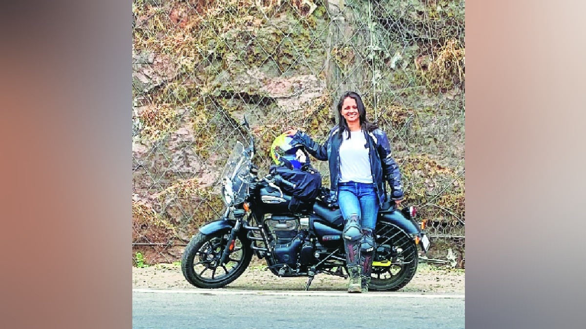 bike riding journey, solo motorcycle rides Maharashtra, motovlogging tips, overcoming fear of biking, female biker stories, Mumbai to Pune bike trip, motorcycle travel experiences,