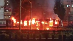 Mumbai Central railway fire : कचरा वाहून नेणाऱ्या रेल्वेगाडीला आग; विद्याविहार-कुर्ला दरम्यान घटना