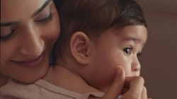 आईच्या ‘परफ्यूम’मुळे बाळाच्या आरोग्यास धोका? बालरोगतज्ज्ञ काय सांगतात…