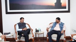 ‘रिपाइं’चे बंड शमले : मुख्यमंत्री फडणवीसांना भेटताच आठवले नरमले, १२ जागांवर केली तडजोड