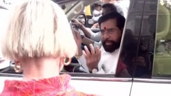 Eknath Shinde : “यु लाईक मुंबई?” उपमुख्यमंत्री एकनाथ शिंदे यांचा विदेशी पर्यटकांशी इंग्रजीतून संवाद