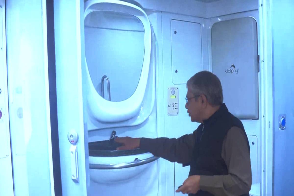 रेल्वे भाड्यात जेवणासह थर्ड एसीसाठी सुमारे २,३०० रुपये, सेकंड एसीसाठी सुमारे ३,००० रुपये आणि फर्स्ट एसीसाठी सुमारे ३,६०० रुपये तिकीट दर असण्याची शक्यता आहे. (Photo - ANI)