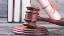 न्यायाधीशांविरुद्ध महाभियोगाने काय साधते?