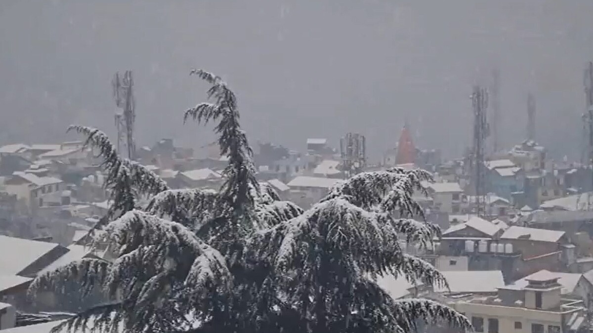 jammu shrinagar highway closed after fresh snowfall