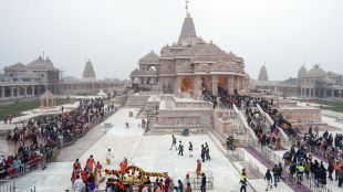 man Tried to offer namaz in Ayodhya