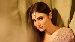 “कमरेवर हात ठेवला, अश्लील शेरेबाजी केली अन्…”, मौनी रॉयबरोबर नेमकं काय घडलं? खुलासा करत म्हणाली, “दोन…”