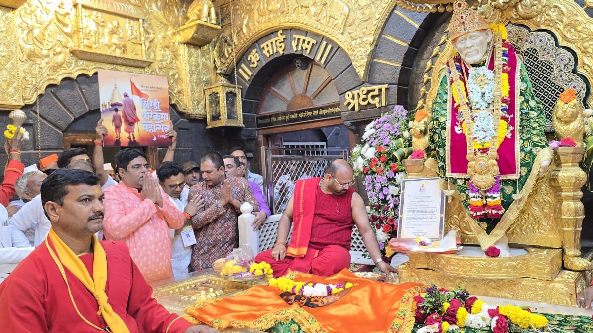 Shirdi Parikrama flag hoisting ceremony in full swing
