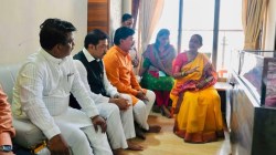 मतदानाच्या दिवशी वडाळ्यात उमेदवार पुष्पा कोळी यांच्या पतीचे निधन